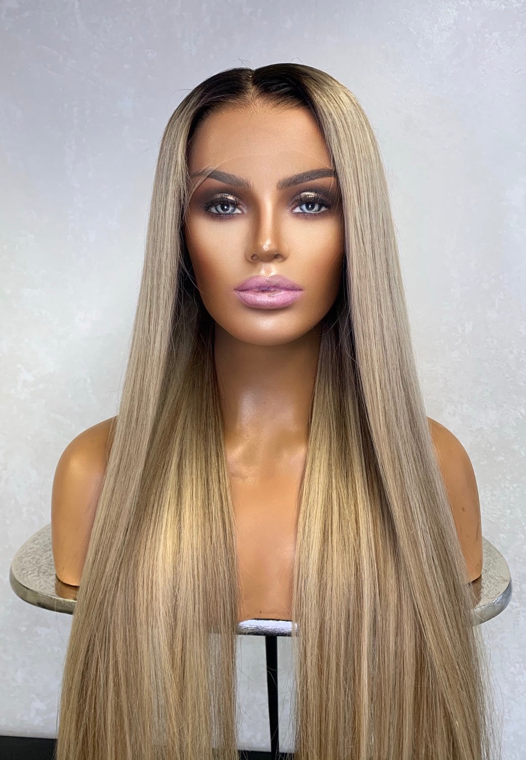 Blonde ombre wig with natural dark roots