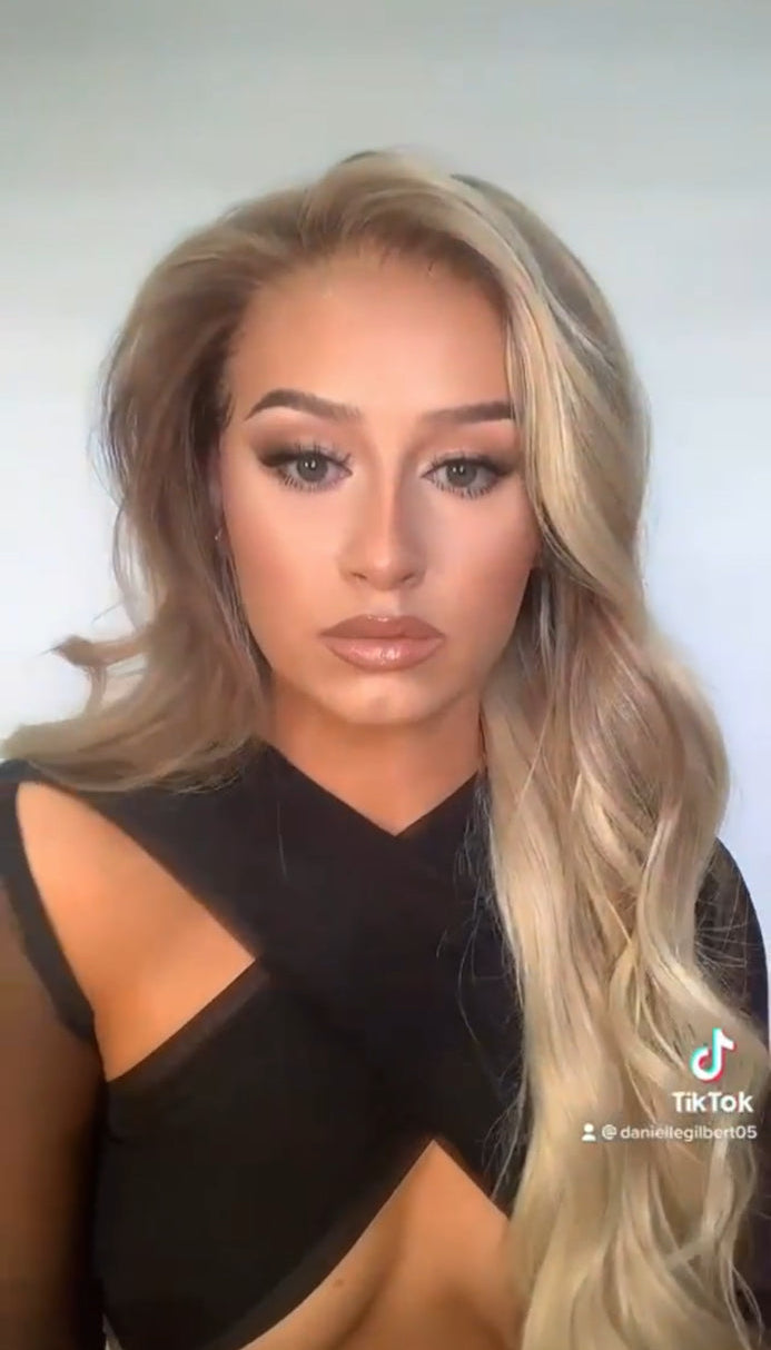 Model wearing Nuola Wigs Blake