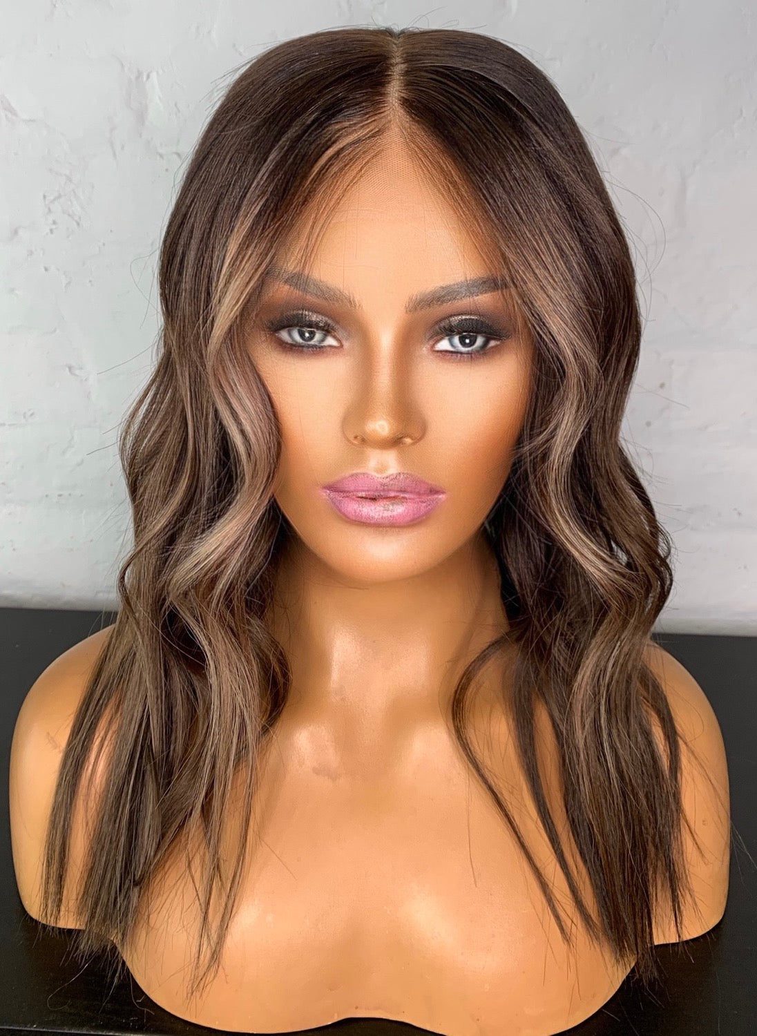 Lynn Light brown body wave wig with soft curls - Nuolawigs-UK