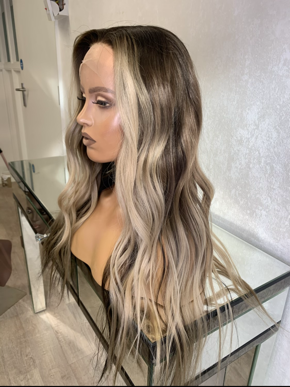 Holly - Nuolawigs-UK