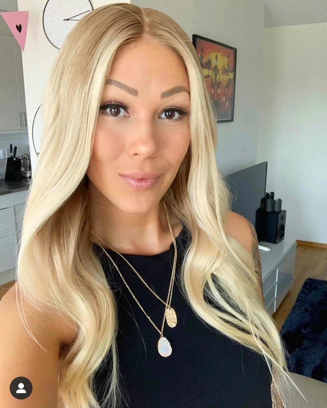 Goldie Honey blonde human hair wig with natural warm tones - Nuolawigs-UK